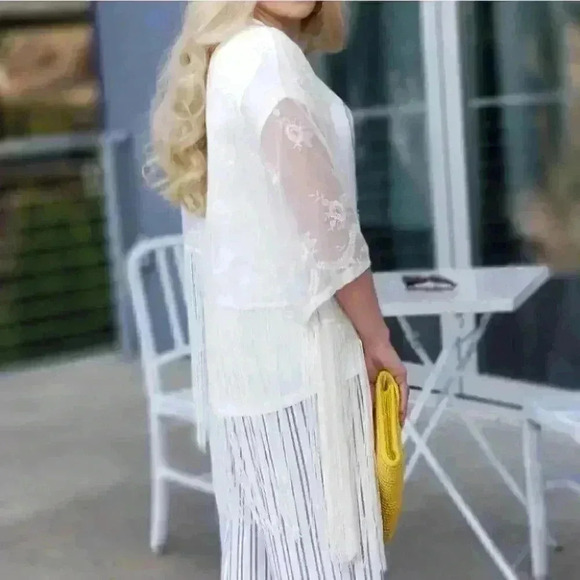 Cream Lace Kimono - Picture 3 of 12